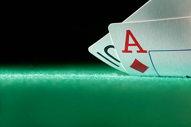 qqrr Crash game interface showing live multiplier and cash-out button
